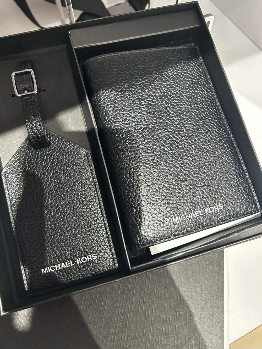 Michael Kors Black Pebbled Leather Passport Cover & Luggage Tag Set - Picture 3 of 5